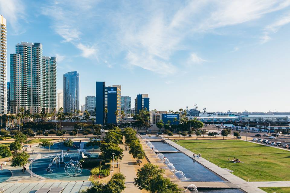 Este es el parque de atracciones que estará decorado con muchas calabazas.