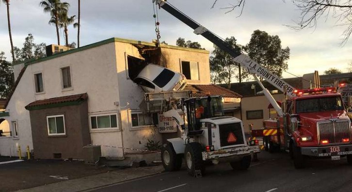 Fueron necesarias grúas para poder removerlo