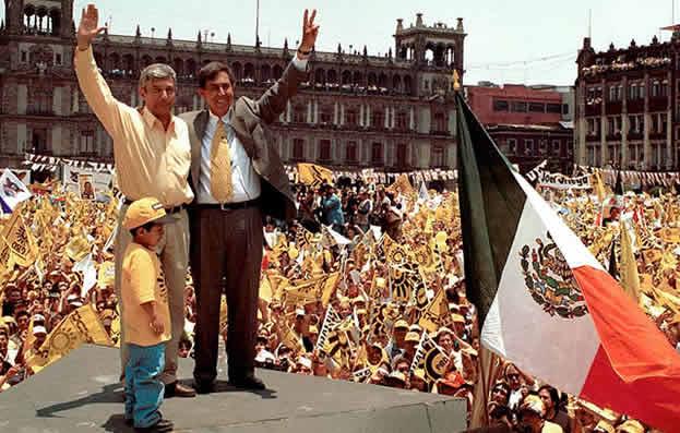 López Obrador supporting Cuáuhtemoc Cárdenas.