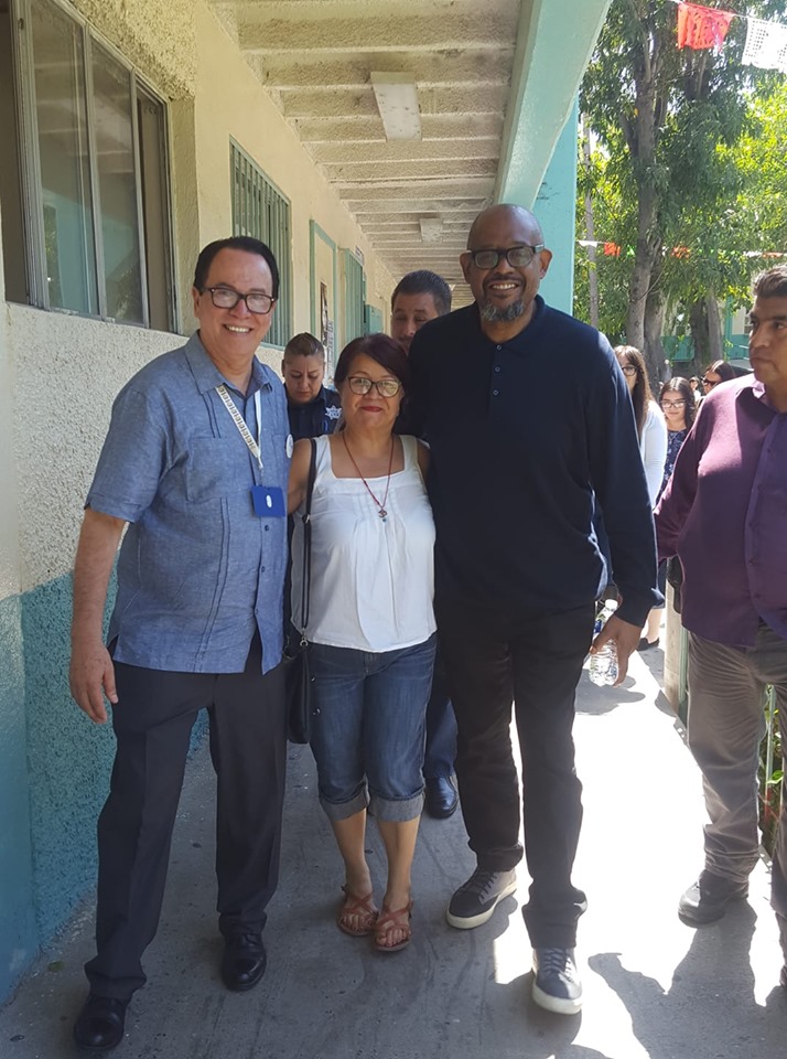 Profesora Mirna Cuen y el Director Holguin