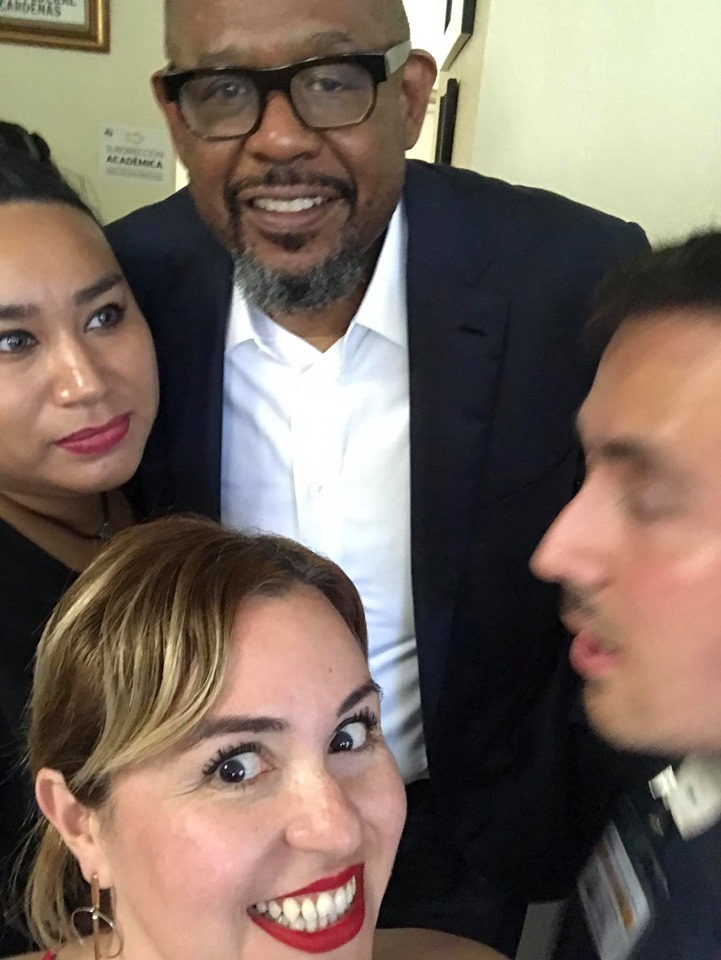 Profesora Gabriela Lomeli con Whitaker