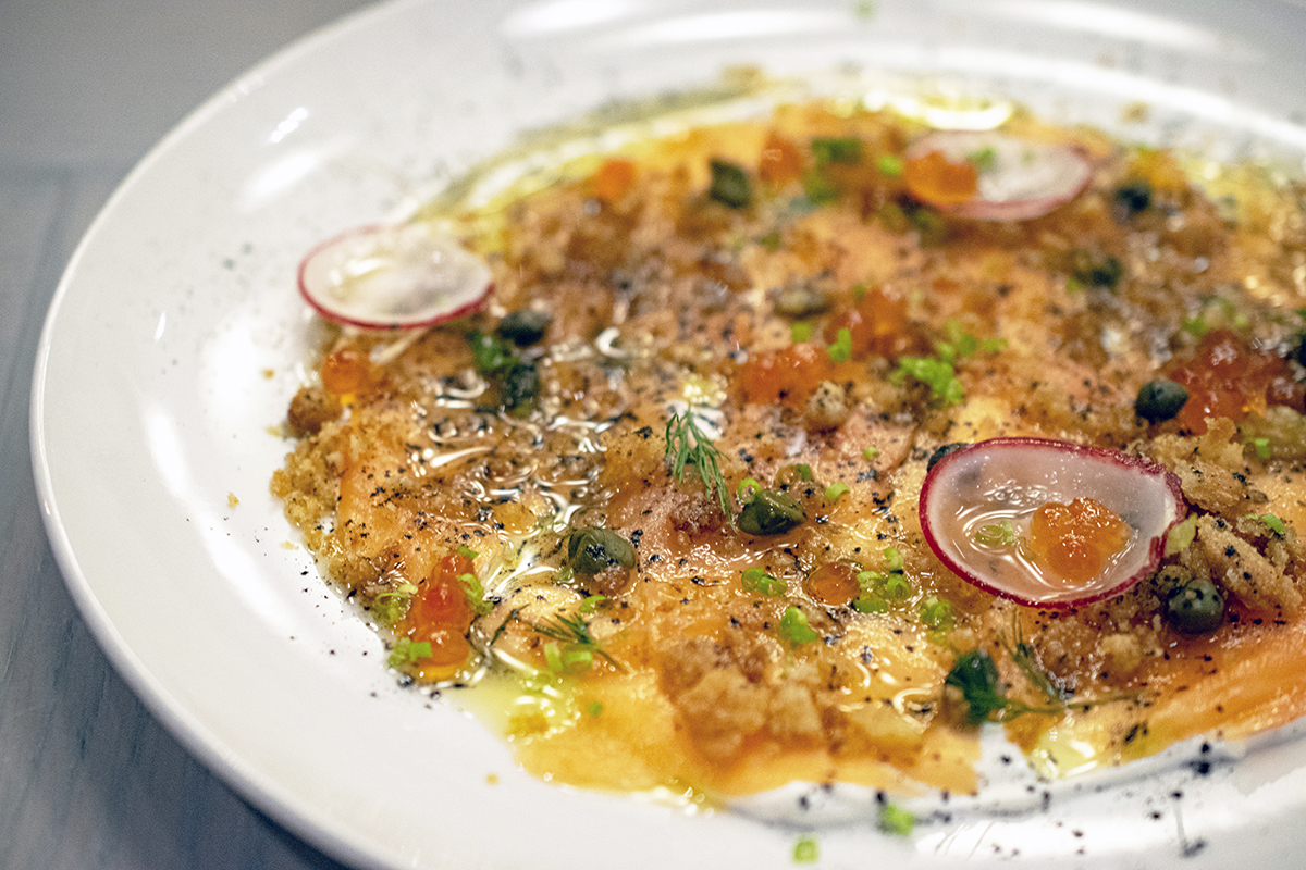 Carpaccio de salmón ahumado. Photo W. Scott Koenig