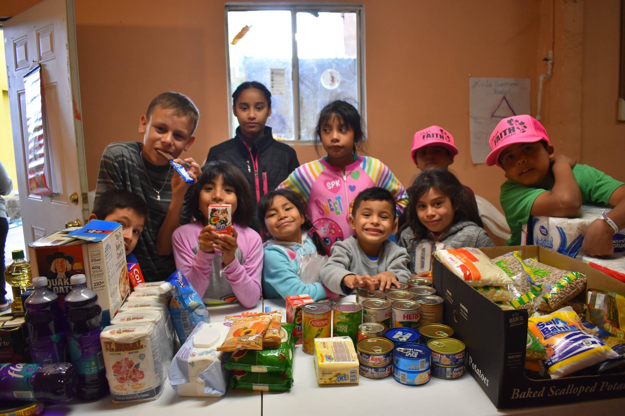 Niños de la casa hogar Unidos por Siempre