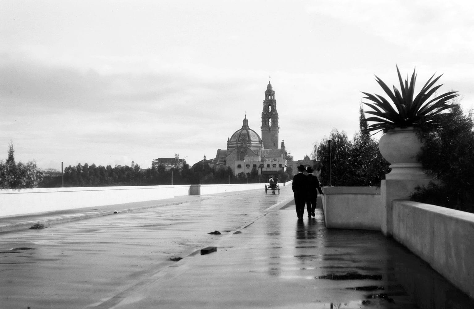 California Building on Cabrillo Bridge on a rainy day, 1914 (San Diego Museum of Us Collection⁣)