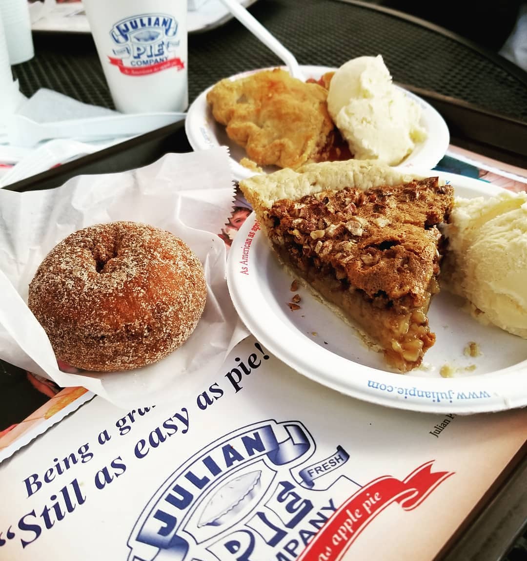 Apple Pie Co. Facebook