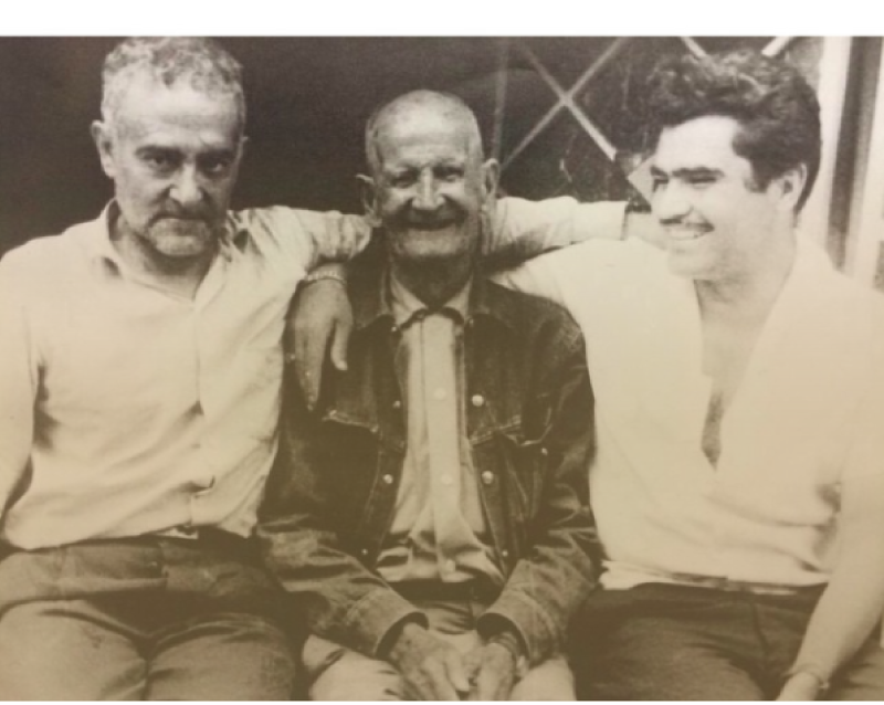 Vicente Fernández junto a su padre