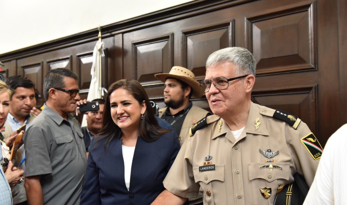Gilberto Landeros como Comisario General de Hermosillo / Foto @CelidaLopezc