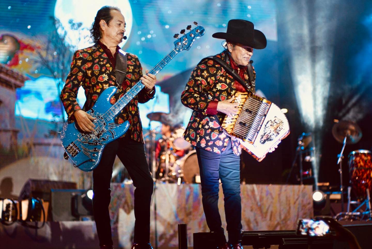 Facebook LosTigresDelNorte