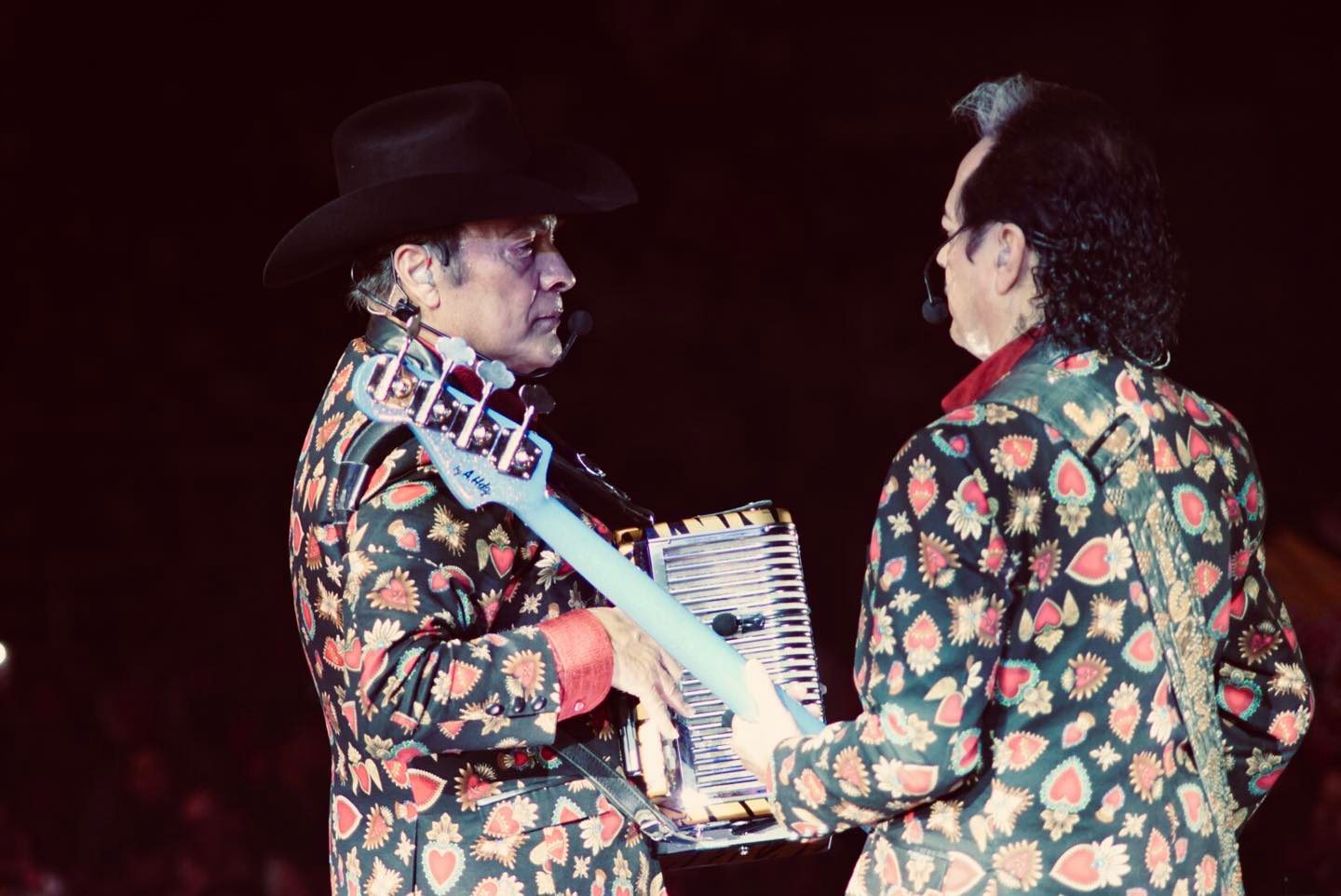 Facebook LosTigresDelNorte