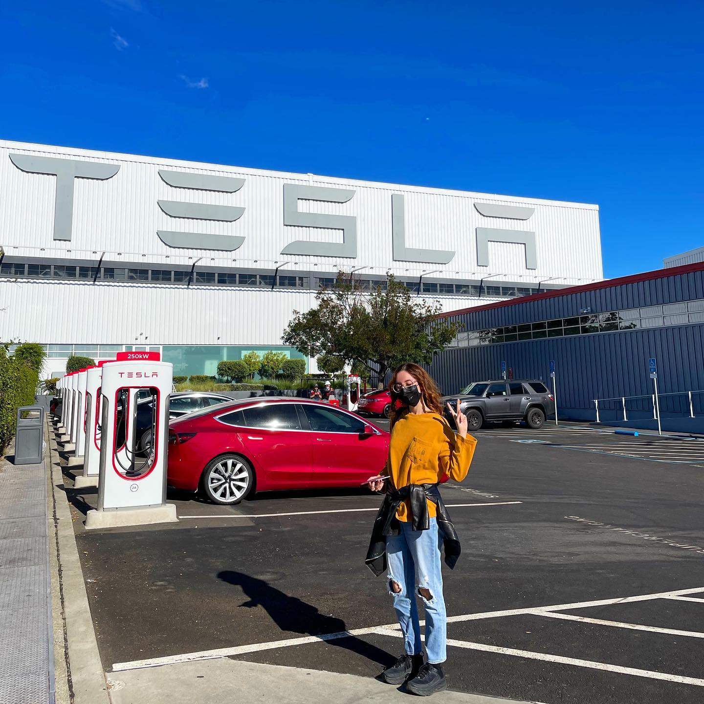 Karla Sofía en Tesla  (Facebook)