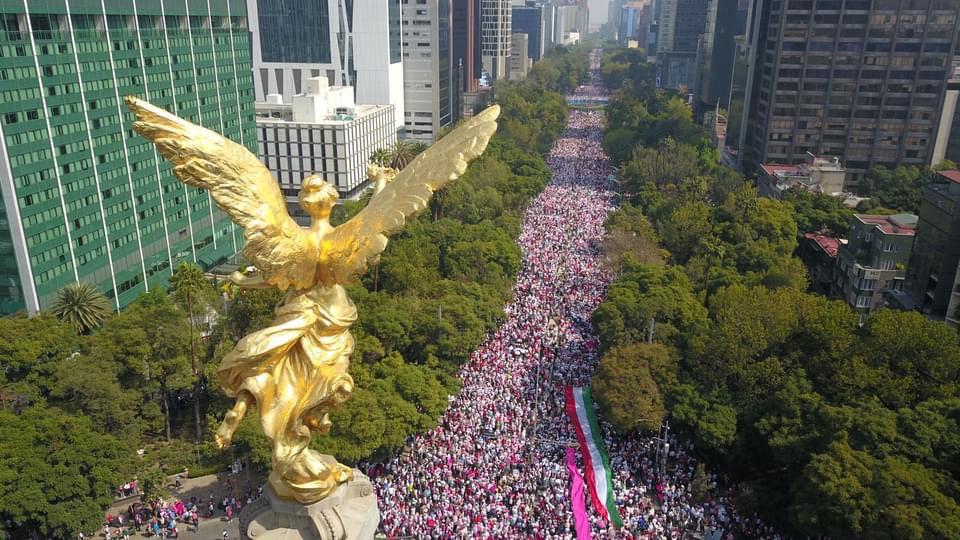Miles de personas reunidas este Domingo