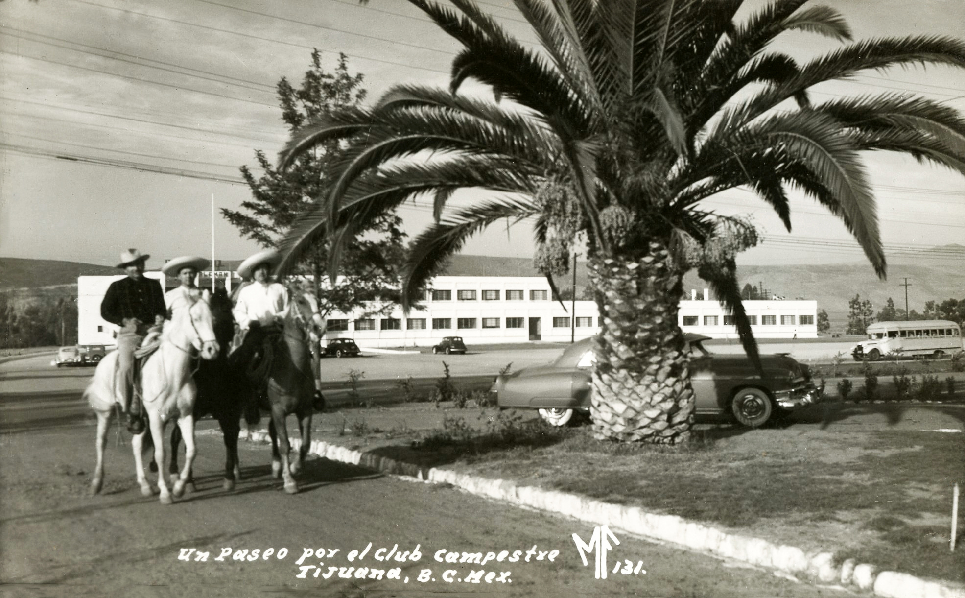 Junio 16, 1956. Club Campestre. Al fondo, el Hospital Miguel Alemán. MF131. Col. de Arturo Arrizón