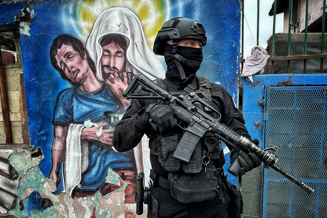 “They look like they are going into battle in Ukraine or Syria but few in Tijuana bat an eyelid” / Christopher Cunningham