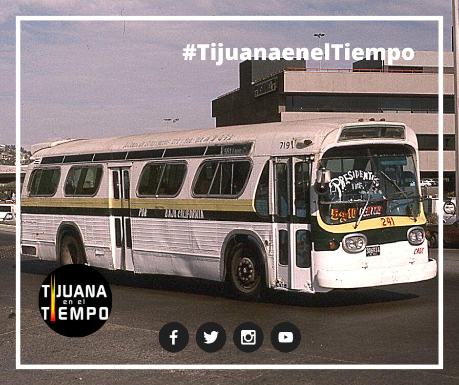 Public transportation with a route that traveled through 5 y 10 / Photo: Tijuana en el Tiempo