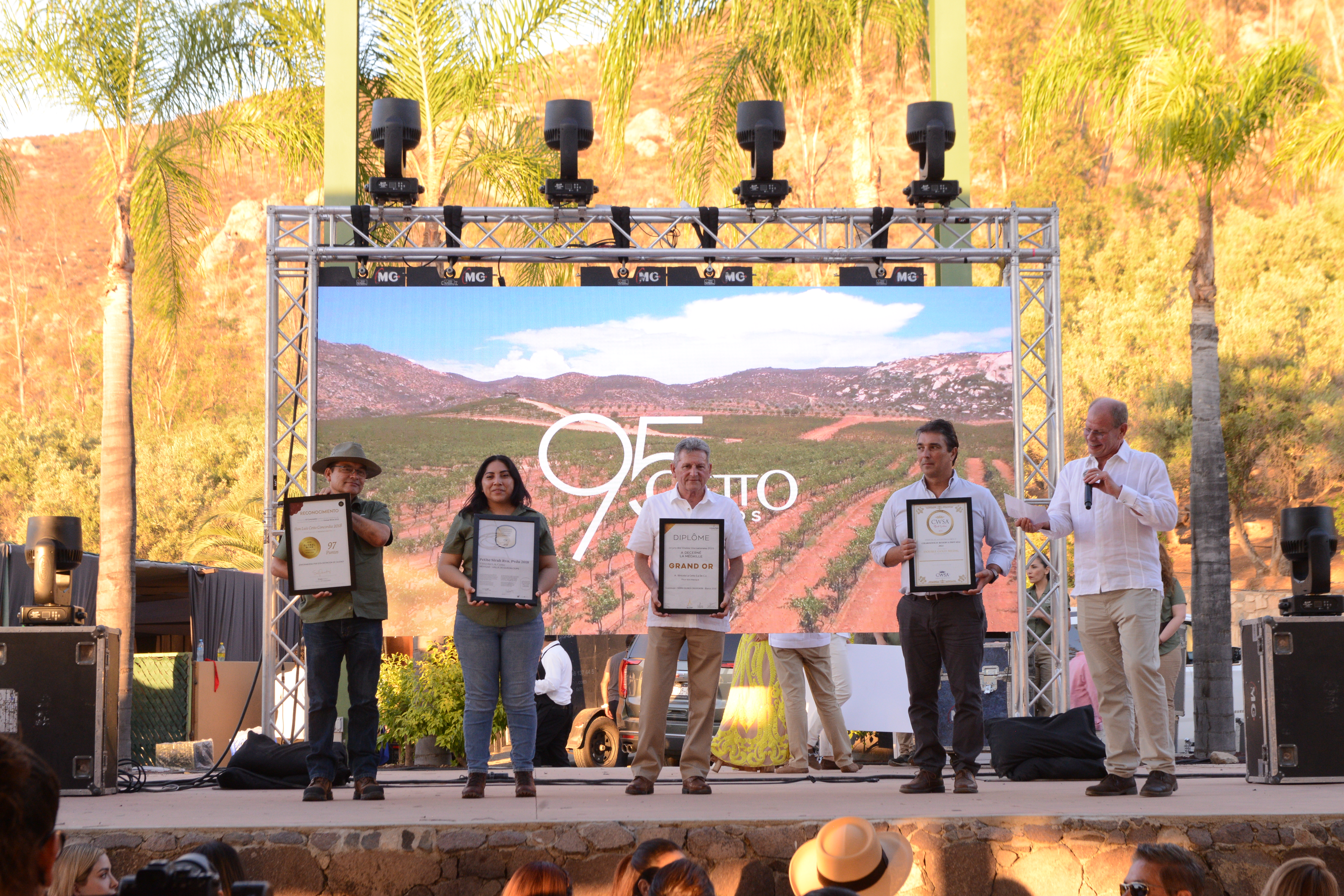 Luis Alberto Cetto, CEO, presentó las medallas más representativas ganadas en 2023.