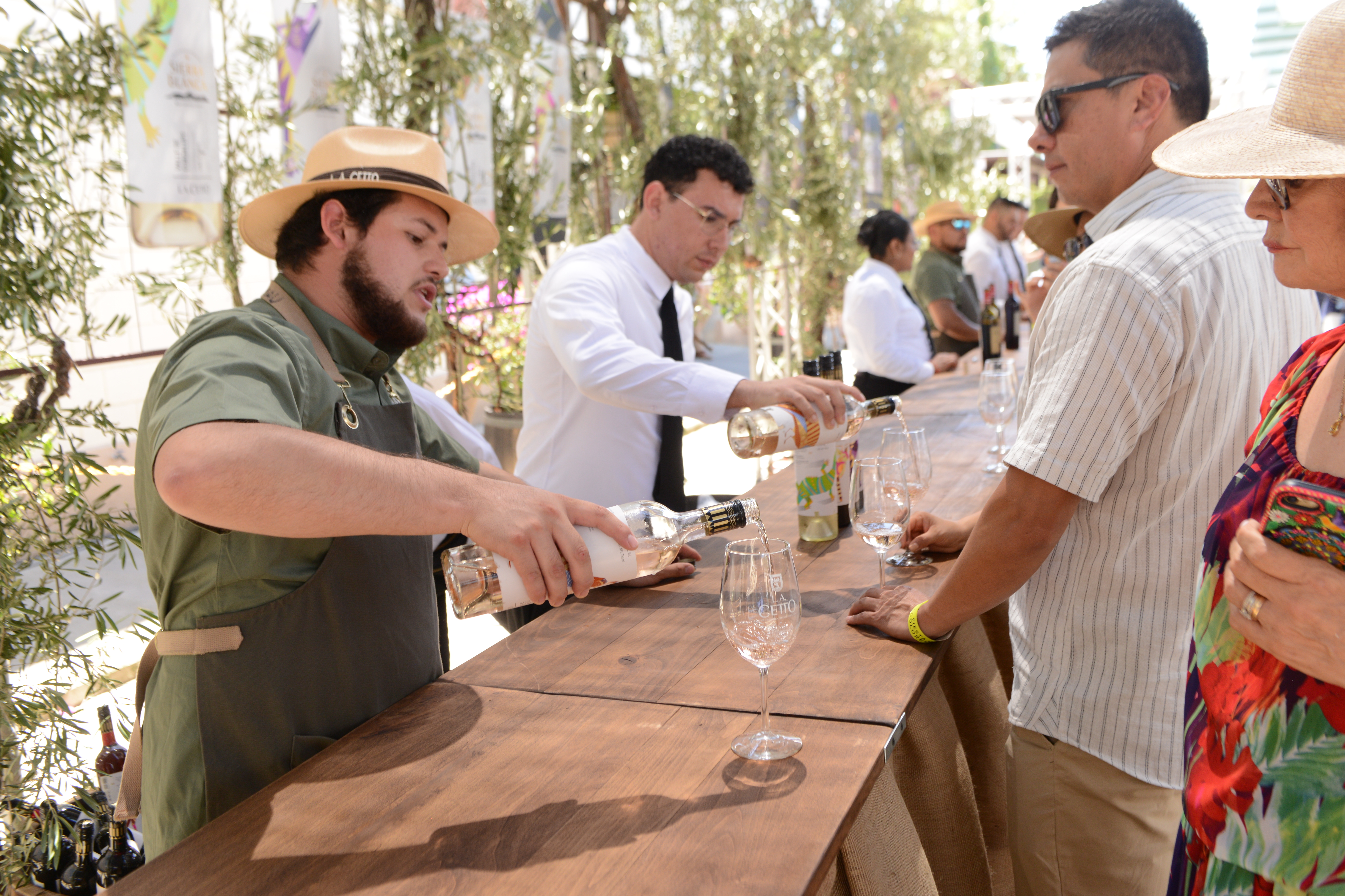 El personal de Cetto buscó la mejor opción entre más de 30 etiquetas para cada uno de los invitados.