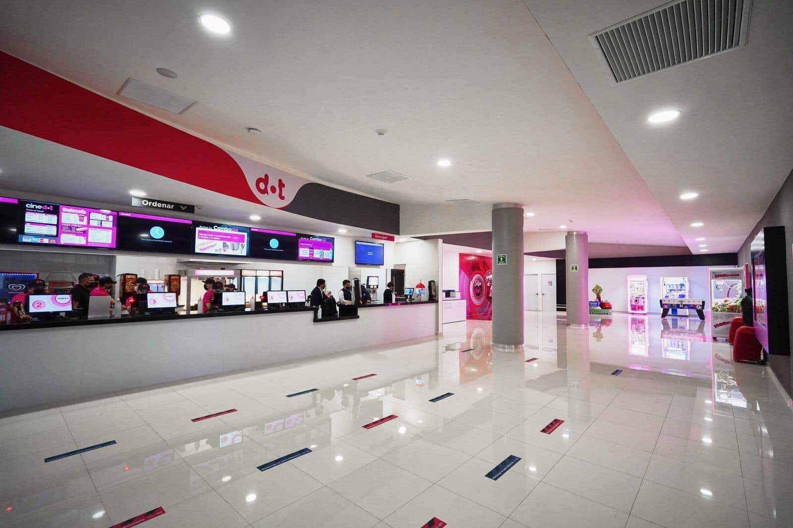 Interior de Sucursal Cinedot / Cinedot