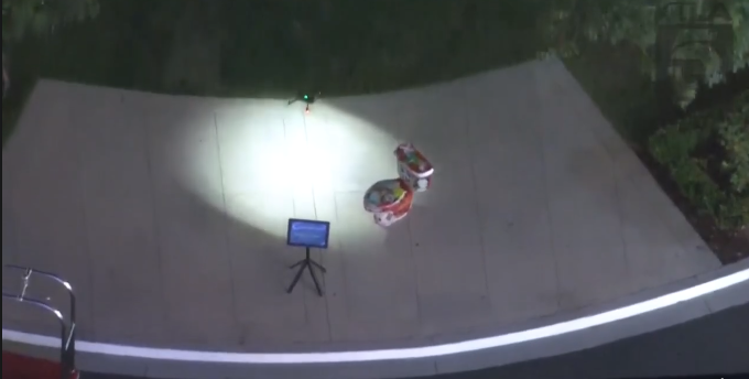 Retrete que fue usado como amenaza de bomba en Americana at Brand, Glendale. Cortesía: KTLA 5.