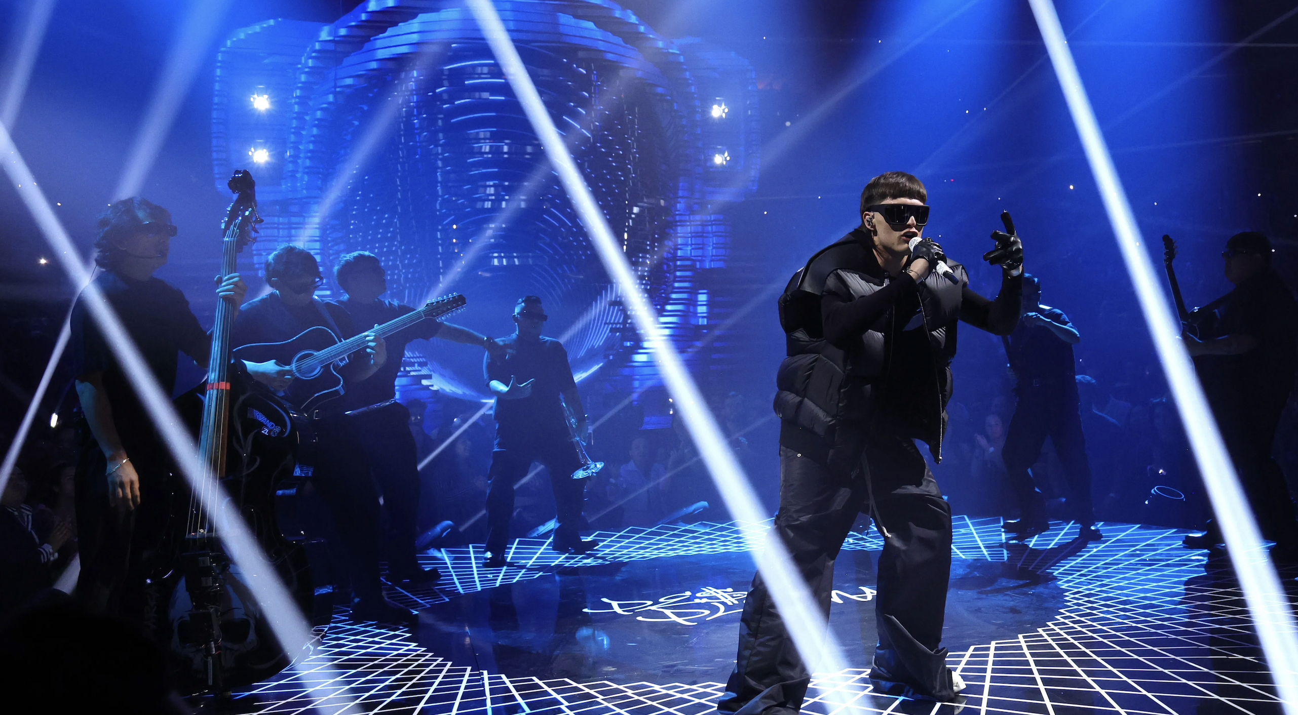 Peso Pluma durante su participación en los Premios MTV Video Music Awards 2023,