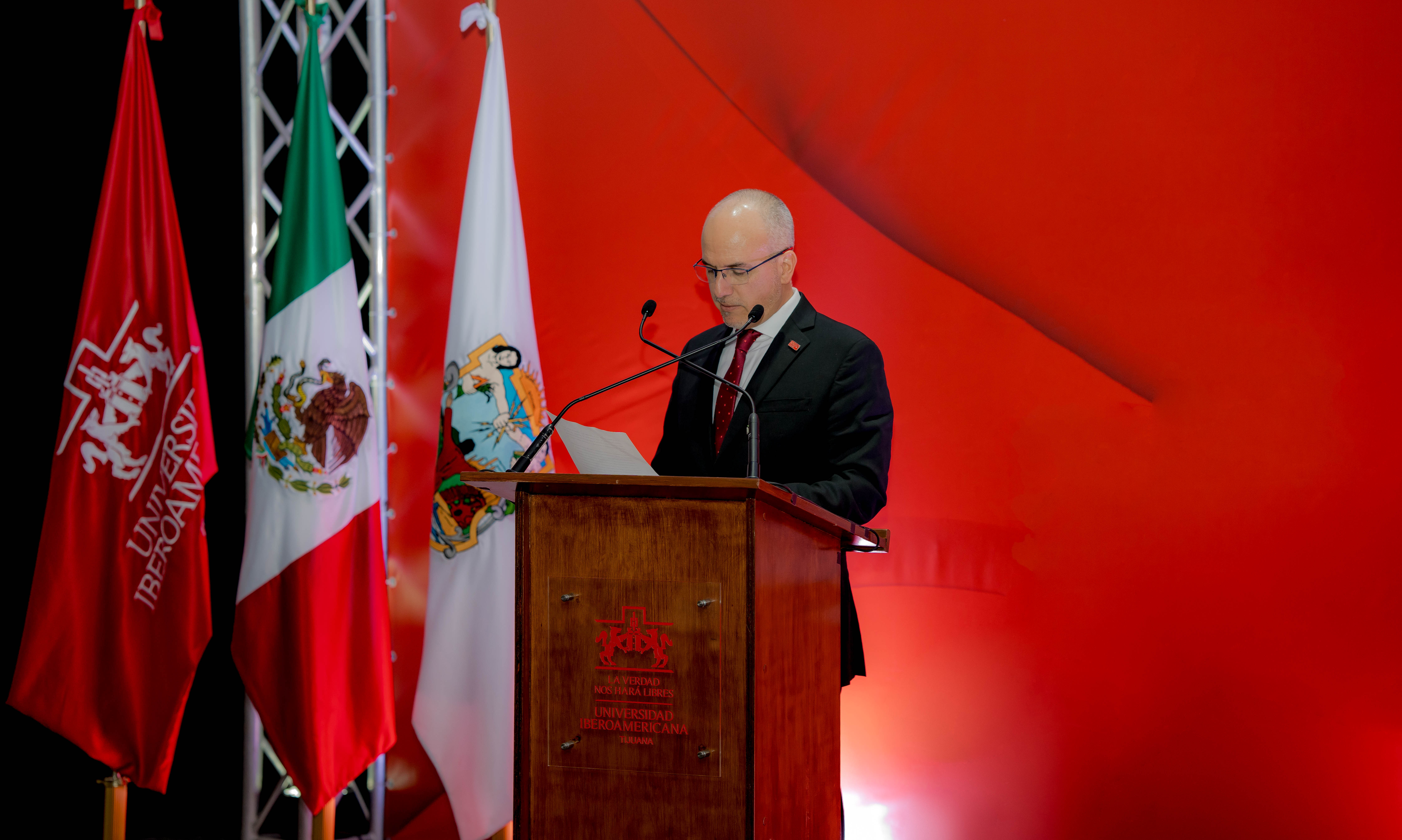 Mtro. Florentino Badial, Director General de Ibero Tijuana